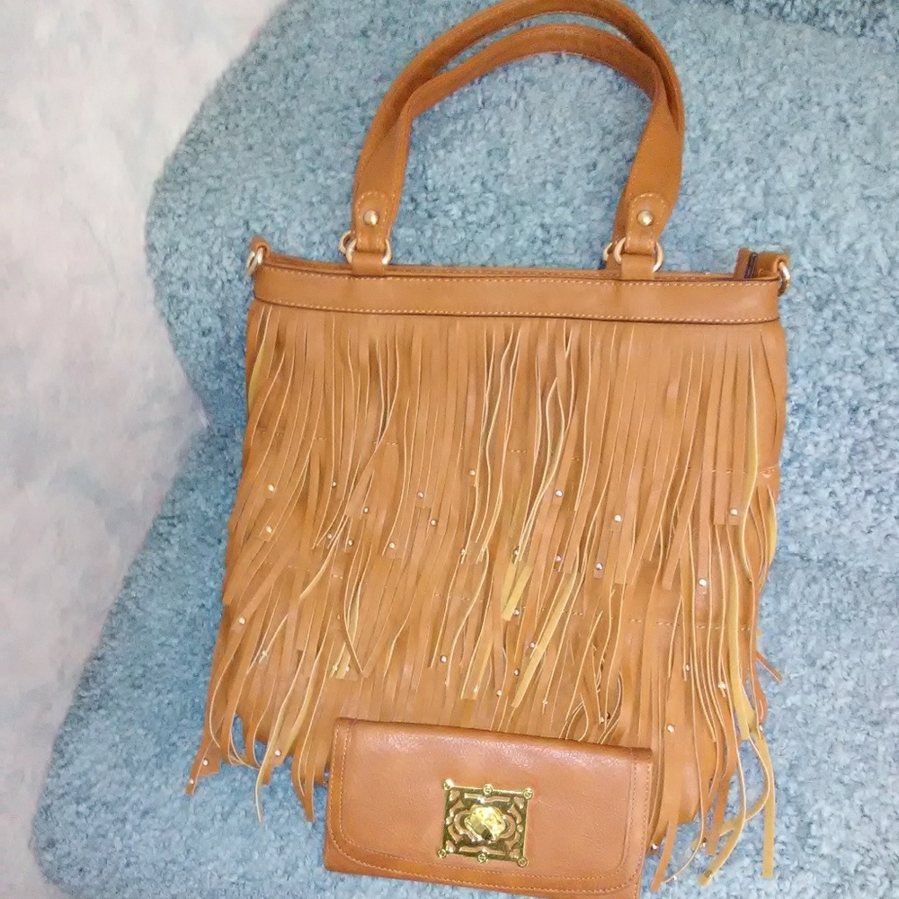 🌟Now $19 was $25 Latique Fringed bag  UEC